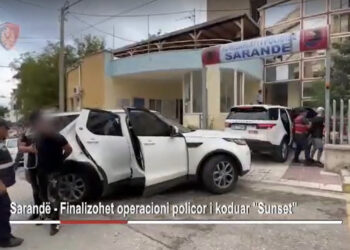 Dhunuan një person, policia arreston dy autorët në Sarandë, në banesë u gjen koleksion sendesh të jashtëligjshme