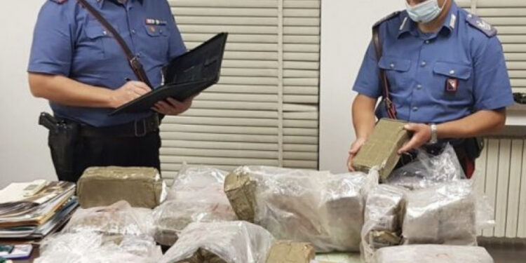 EMRAT/ Kush është gruaja që pastronte paratë e drogës në Itali, “shefi” menaxhonte punën nga Elbasani