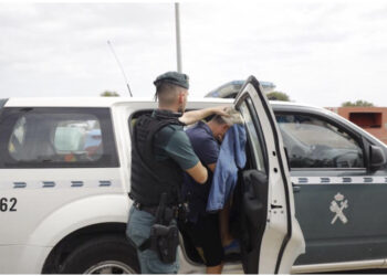 “Drogë, para dhe armë”, goditet rrjeti i shpërndarësve në Ibiza, shumica shqiptarë. Sekuestrohen mijëra euro