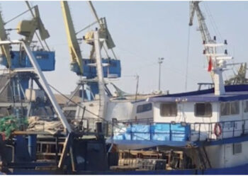 EMRAT/ 50 mijë litra naftë kontrabandë nga vendet e Lindjes në Durrës, policia arreston kapitenin dhe marinarin e anijes