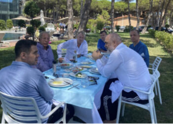 Zyrtari i lartë i PS në resortin e Irfanit: Ku je o vëlla, unë për ty i q* robt, rrëzoj dhe qeverinë!