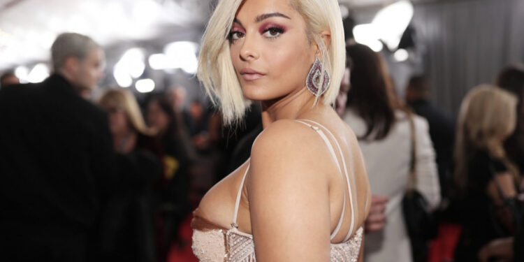 VIDEO/ Bebe Rexha “korr” një tjetër sukses, këngëtarja nuk i mban dot lotët