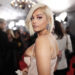 VIDEO/ Bebe Rexha “korr” një tjetër sukses, këngëtarja nuk i mban dot lotët