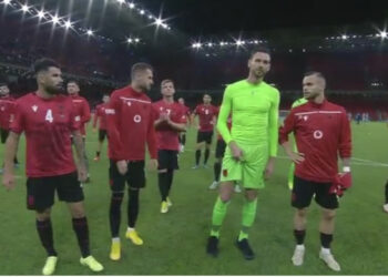 Nuk i mbajnë gjunjët deri në fund, Islanda i rrëmben një pikë Shqipërisë