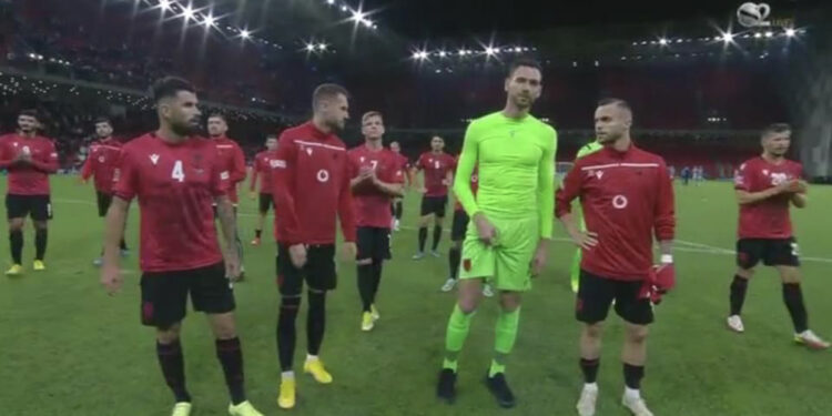 Nuk i mbajnë gjunjët deri në fund, Islanda i rrëmben një pikë Shqipërisë