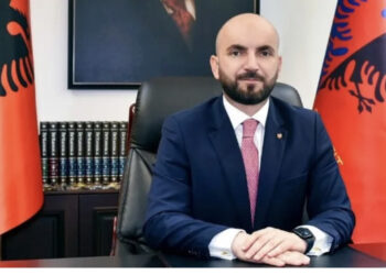 “M’i hodhi dokumentet fytyrës, më tha plehrë” – E-maili i hakeruar i Gledis Nanos zbulon sherrin mes dy drejtuesve të policisë