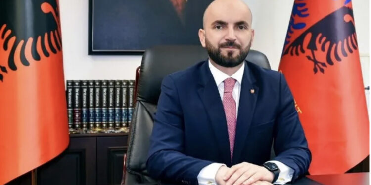 “M’i hodhi dokumentet fytyrës, më tha plehrë” – E-maili i hakeruar i Gledis Nanos zbulon sherrin mes dy drejtuesve të policisë