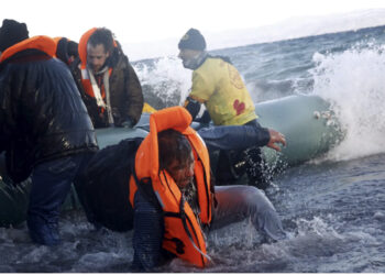 TRAGJEDI/ Fundoset varka, humbin jetën mbi 30 emigrantë