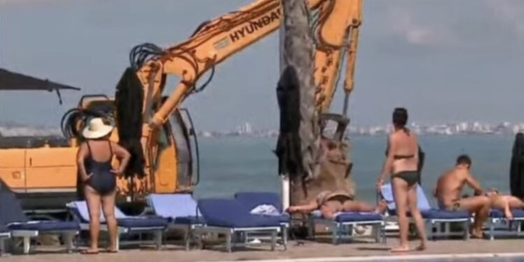 Fadromat e IKMT rikthehen te “Prestige Resort”, turistët “të hutuar” lahen në pishinë teksa shikojnë ndërhyrjen