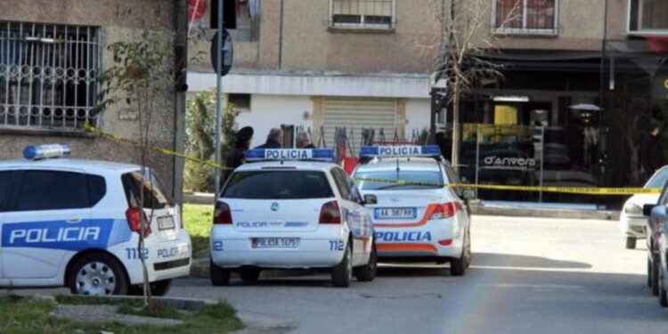 Merret peng 17-vjeçarja në Kavajë, ndërhyn policia