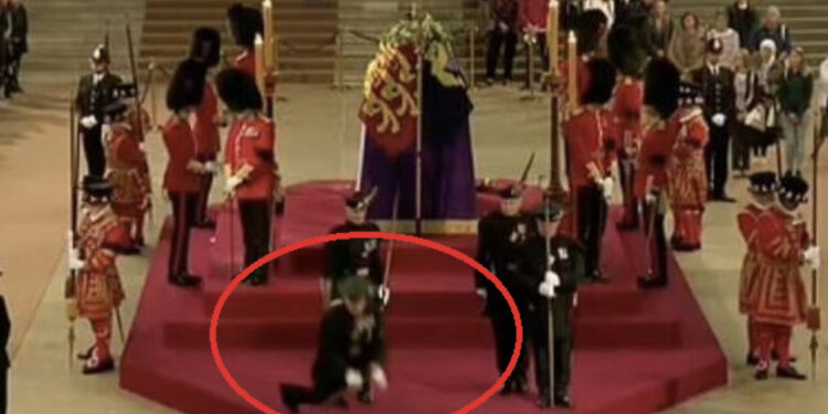 VIDEO/ Rojes i bie të fikët para arkivolit të Mbretëreshës Elisabeth