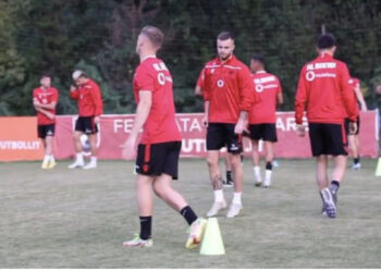 Kombëtarja rikthehet në Durrës dhe nis përgatitjet anti-Islandë, dy dilema për trajnerin Edi Reja