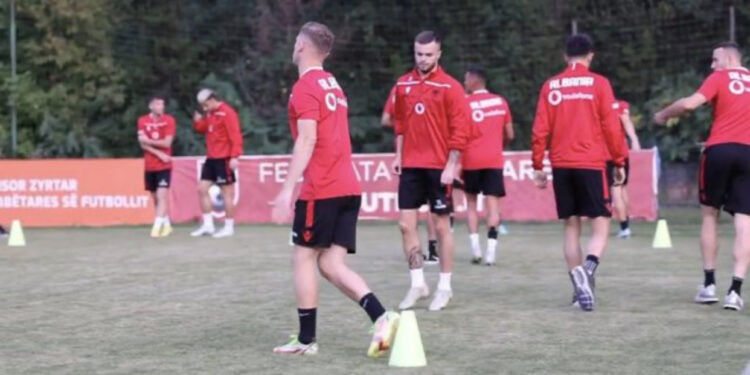 Kombëtarja rikthehet në Durrës dhe nis përgatitjet anti-Islandë, dy dilema për trajnerin Edi Reja