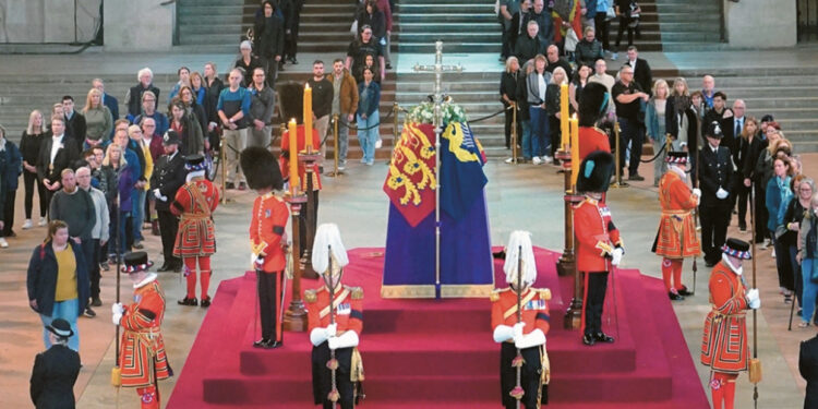 I jepet sot lamtumira e fundit Mbretëreshës, i planifikuar para 20 vitesh dhe do të zgjasë 12 orë, mbi 10 mijë oficerë në rrugë