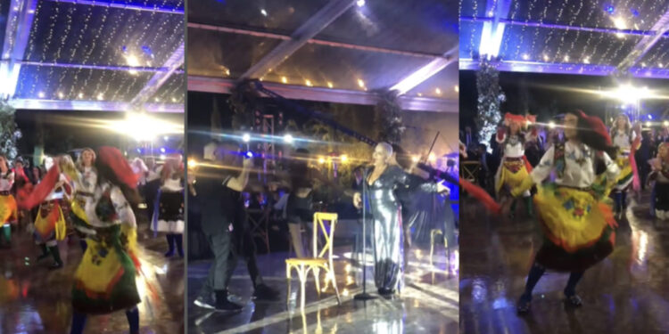 VIDEO/ Atmosferë e “zjarrtë” në dasmë, Armina Mevlani e “qan” vallen e Tropojës, e ëma e suprizon live