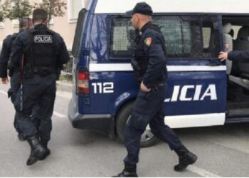 Shfrytëzonte vajza për prostitucion dhe i paguante me para false ose kokainë, arrestohen tre të rinj në Tiranë