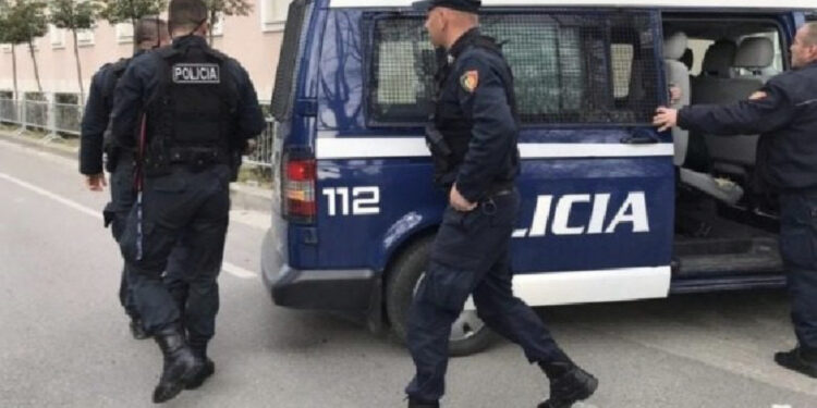 Shfrytëzonte vajza për prostitucion dhe i paguante me para false ose kokainë, arrestohen tre të rinj në Tiranë