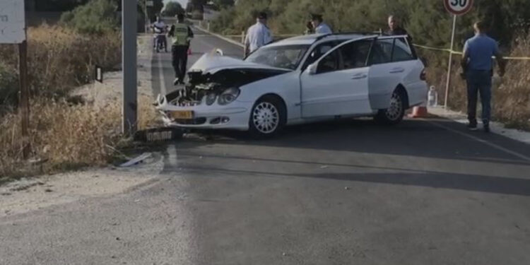 Mjeti përplaset me shtyllën/ 5 të plagosur në Vlorë, mes tyre dy fëmijë, një grua në gjendje të rëndë