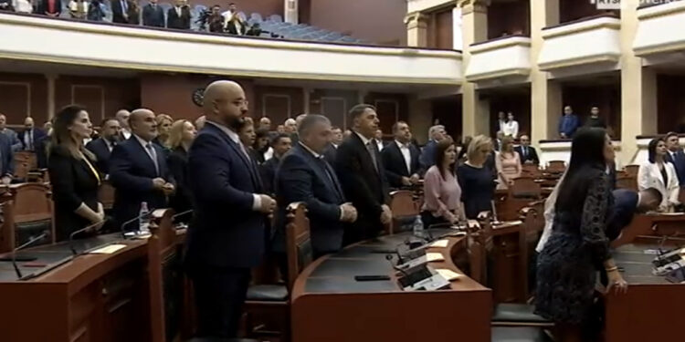 Ndarja nga jeta e Mbretëreshës Elizabeth, deputetët mbajnë 1 minutë heshtje në Kuvend