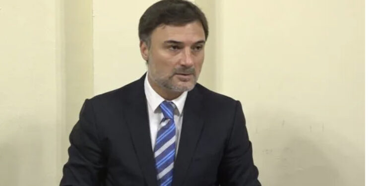 Enkelejd Alibeaj gati të jap dorëheqjen. E braktisin të gjithë, ngel me 13 deputet