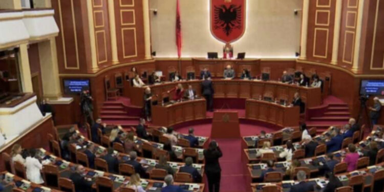 Kuvendi kthehet nga pushimet, të hënën zhvillohet seanca e parë plenare