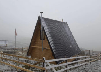 FOTO/ Në mes të shtatorit, bie bora e parë në Kosovë