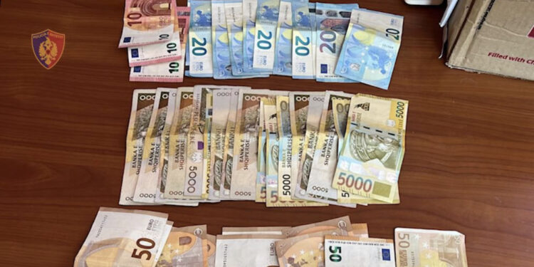 VIDEO/ Vodhi shumën e konsiderueshme të parave në një biznes në Fier, policia arreston 28-vjeçarin