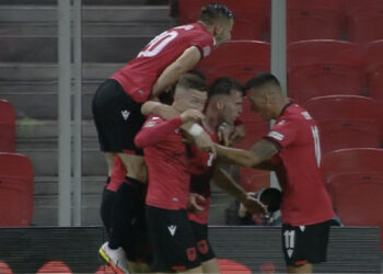 VIDEO/ Mbyllet pjesa e parë, Ermir Lenjani kalon Shqipërinë në avantazh përballë Islandës