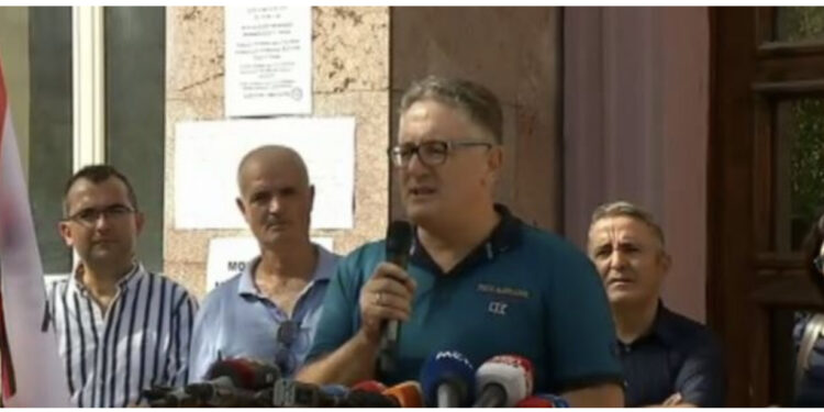 “Samari më i shtrenjtë se gomari”, pedagogët e Shkencave të Natyrës kërkojnë rritje pagash: Ne i nxjerrim në treg studentët, ata marrin më shumë se ne