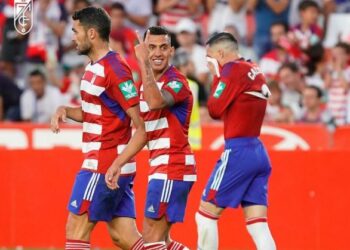 FOTO/ 6 gola në 6 ndeshje, Uzuni një bekim për Edy Reja-n, “pagëzohet” me çmimin e veçantë