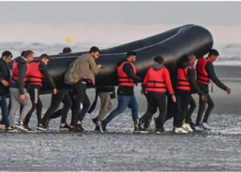 Truss merr “frenat” e qeverisë në Britani, cili do të jetë fati i shqiptarëve që kalojnë “La Manshin” me gomone?