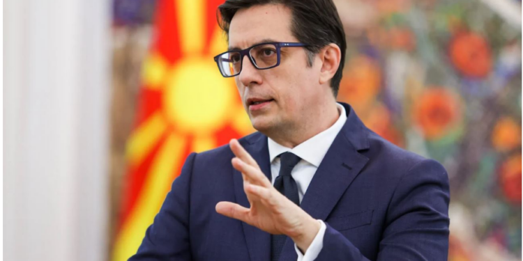 Pendarovski: Po të merrja 400 euro rrogë, edhe unë do të largohesha nga vendi