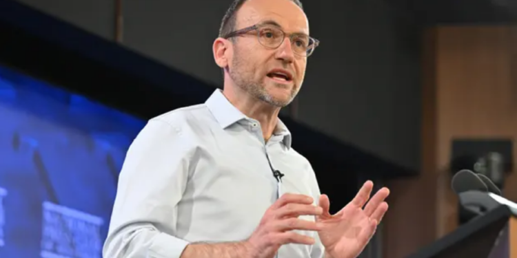 Disa orë pas vdekjes së mbretëreshës, kryetari i Partisë së Gjelbër në Australi bën thirrje për shpalljen e Republikës