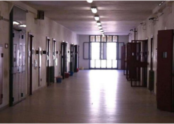 “Më mirë në burg sesa në shtëpi me gruan time”, 41-vjeçari heq dorë nga arresti shtëpiak: Më ktheni në qeli