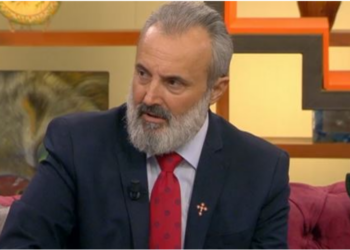 Teologu ortodoks paralajmëron prindërit: Bëni kujdes me fëmijët që bëjnë joga, është magji