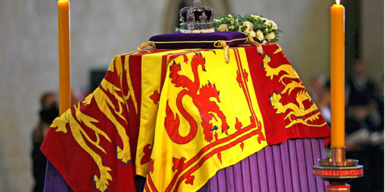 Pse arkivoli i Mbretëreshës Elizabeth u largua për herë të fundit nga rezidenca në Londër në orën 14:22