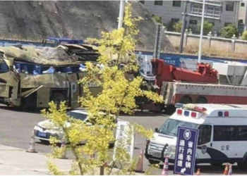 Aksidentohet autobusi që transportonte të infektuar me Covid, 27 të vdekur