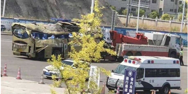 Aksidentohet autobusi që transportonte të infektuar me Covid, 27 të vdekur