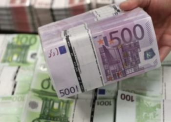 Shqiptarët e Kosovës kanë mbi 5 miliardë euro nëpër banka