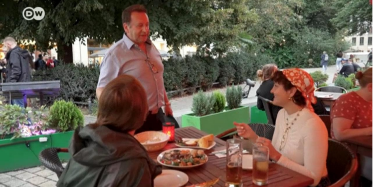 VIDEO/ Restorantet gjermane në krizë, kërkohen punëtorë