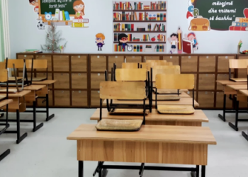 Greva e arsimtarëve bllokon mësimin në Kosovë, dështojnë bisedimet mes qeverisë dhe sindikatës