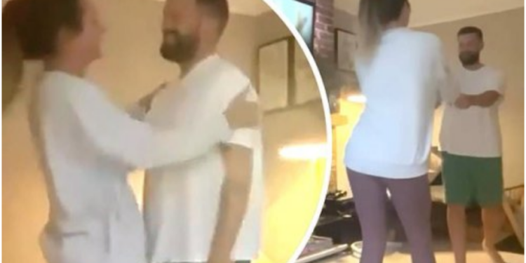 Humbi të fejuarën në ditën e dasmës, këngëtari ndan videon prekëse: Nëse do ta dija se do të ishte kërcimi i fundit, s’do ta lëshoja dorën