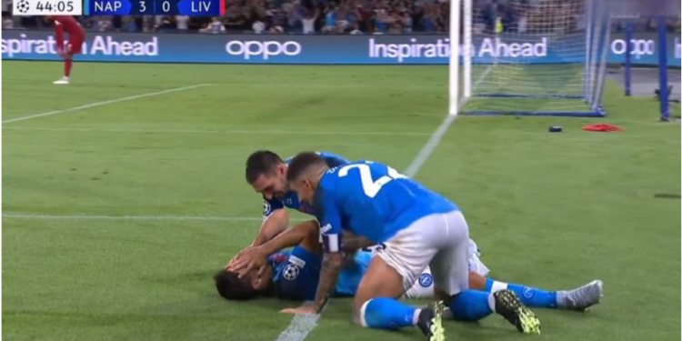 VIDEO/ Napoli nuk përmbahet, shkatërron Liverpoolin