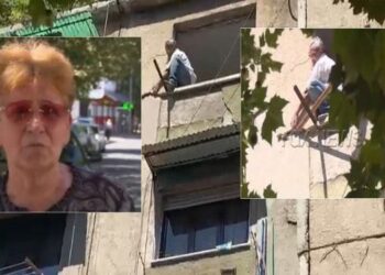 Ndodh në Tiranë, i moshuari mban suvanë e pallatit, banorja: Askush nuk është kujdesur, nëse ajo bie, mund t’u çajë kokën kalimtarëve