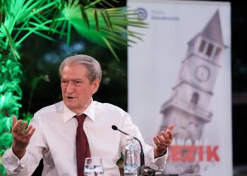 Berisha: Tirana, ku dominonte me zell tradita, u rrafshua dhe u ndërtua një shëmtirë arkitekturore