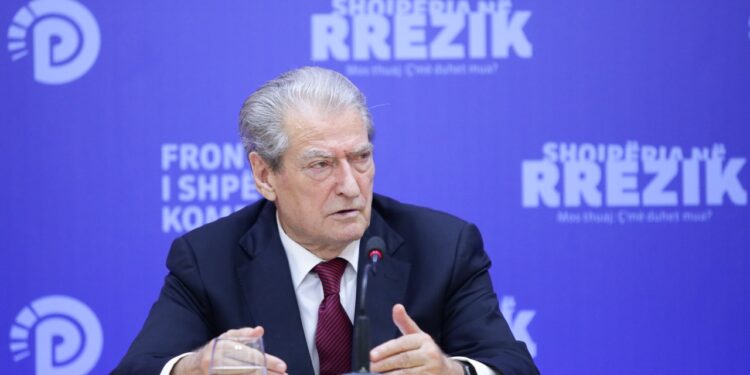 Afera e Portit të Durrësit/ Berisha: Të përfshirë grupe të rrezikshme antishqiptare dhe antieuropiane