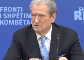 Berisha akuza të forta për Bashën: Mori pjesë në skenarin e shpalljes time non-grata për të shpëtuar lëkurën e tij