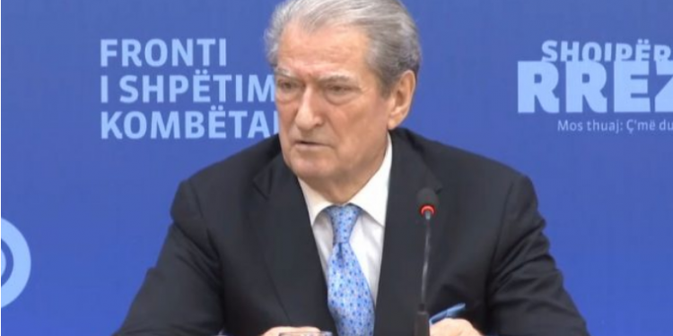 Berisha akuza të forta për Bashën: Mori pjesë në skenarin e shpalljes time non-grata për të shpëtuar lëkurën e tij