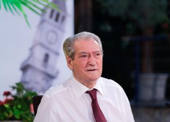 Ndërtimet/ Berisha: Po vërshojnë lumejtë e narko-eurove duke shkatërruar kryeqytetin