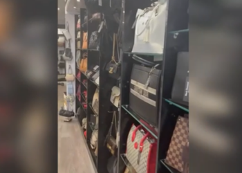 Tregtonin veshje e aksesorë kontrabandë në Tiranë e Durrës, arrestohen dy persona